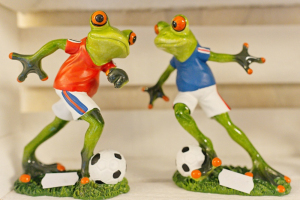 MATEBO ZUR HOLZKISTE FRÖSCHE